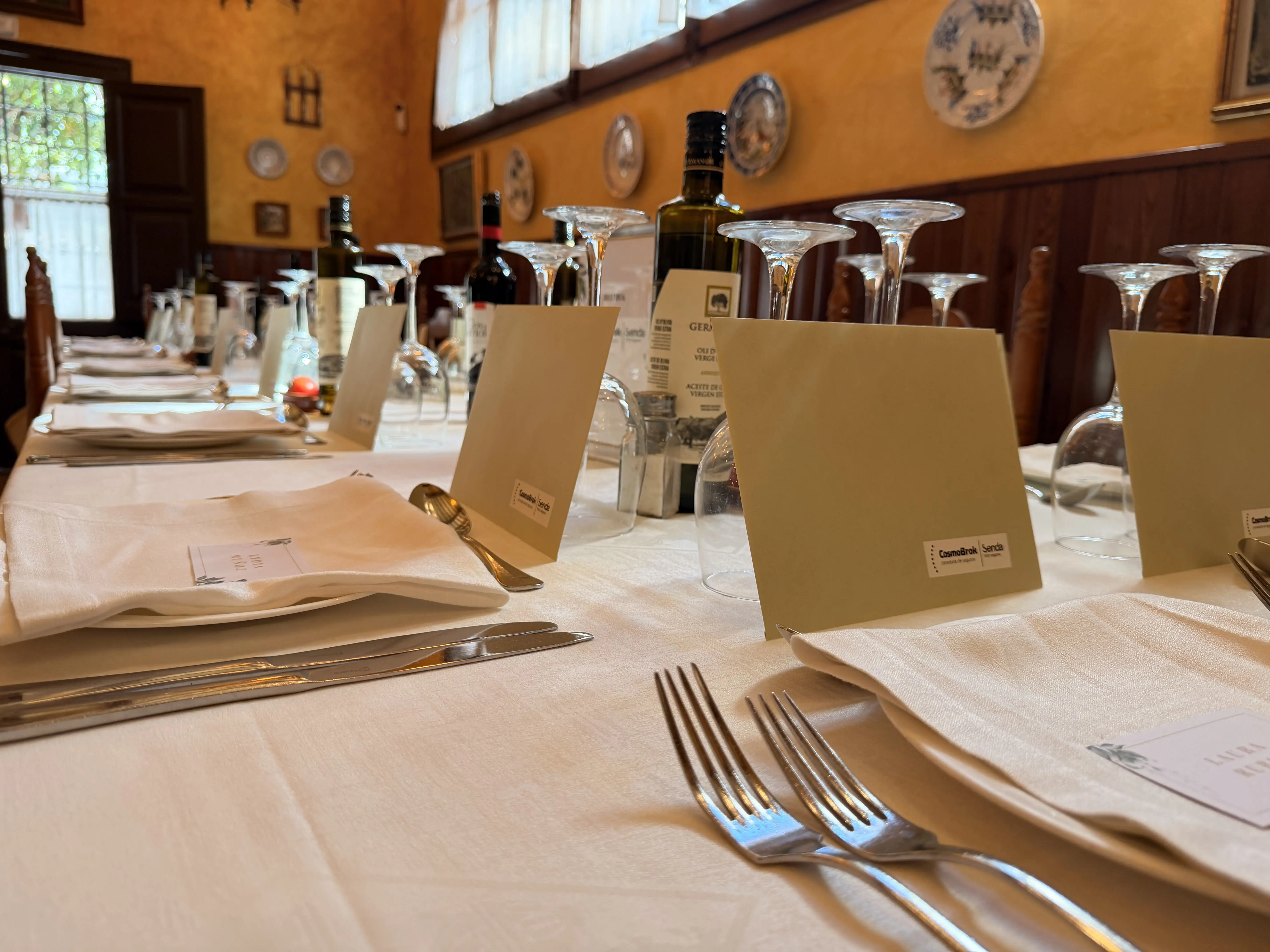 Gala table styling with ambient lighting